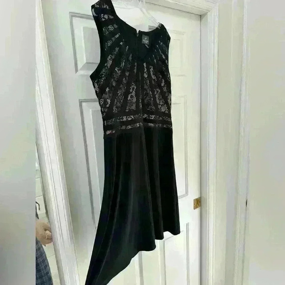 Adrianna Papell Fit & Flare Dress
Women Size14 Black Stretch
Sleeveless Back Zip - Picture 3 of 7